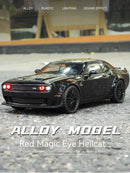 Dodge Challenger Hellcat Toy Car para 1:32 Escala Die Cast Metal Cars Toy Pull Back Hellcat Model Cars com Som e Luz Hellc
